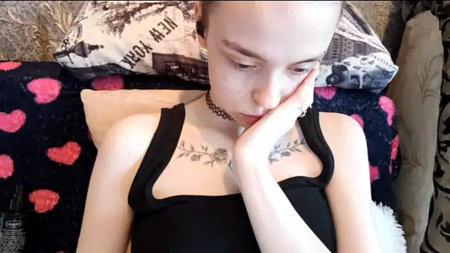 CaraDelevingnee online show from August 4, 3:03 pm