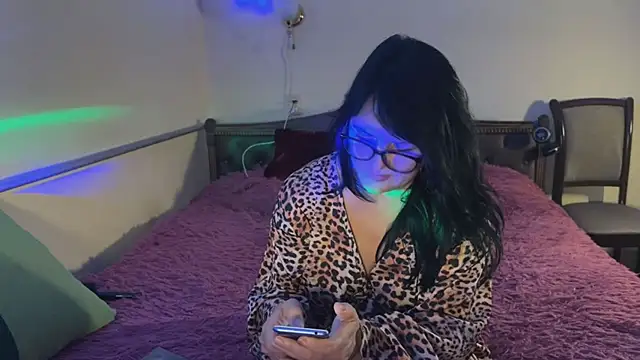 Snapshot of OxiGold chatting on August 5, 7:28 pm OxiGold online show from August 5, 7:28 pm