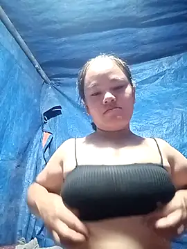 Snapshot of Lily-bi chatting on August 9, 2:02 am Lily-bi online show from August 9, 2:02 am