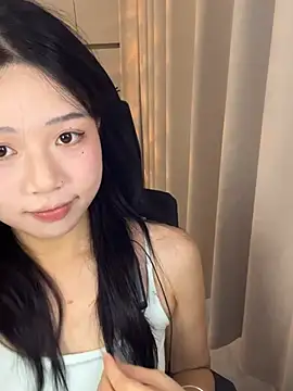 Snapshot of Sweet___ chatting on August 3, 1:49 pm Sweet online show from August 3, 1:49 pm