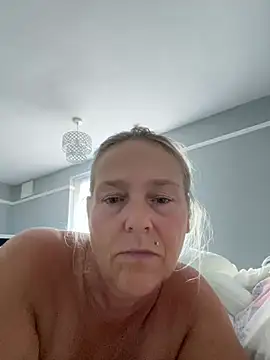 Blondnboujee53 online show from August 4, 5:54 am
