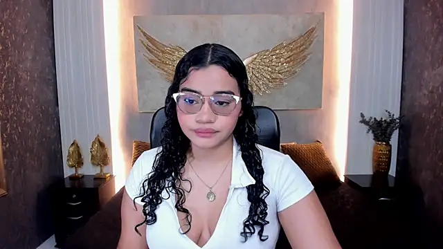 Snapshot of Celeste_luxe chatting on August 4, 11:24 am Celeste luxe online show from August 4, 11:24 am