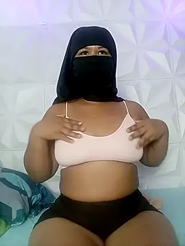 DALILAA CURVY online show from August 4, 9:50 pm