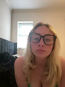 Snapshot of Larnsweet_x chatting on August 4, 5:37 pm Larnsweet x online show from August 4, 5:37 pm