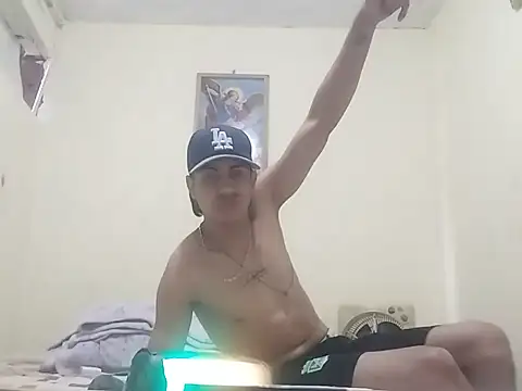 TitanMedina online show from August 4, 5:37 pm