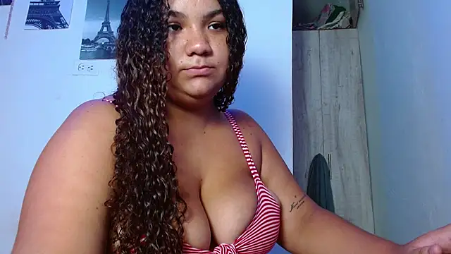 Snapshot of Bombom__hot chatting on August 6, 3:19 am Bombom hot online show from August 6, 3:19 am