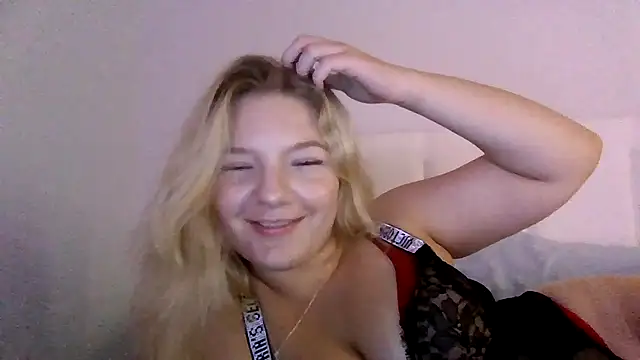 Blucakezz online show from August 4, 8:50 am
