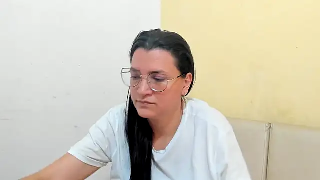 Snapshot of MARILYN_GARCIA chatting on May 1, 3:27 pm MARILYN GARCIA online show from May 1, 3:27 pm