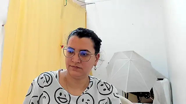 Snapshot of MARILYN_GARCIA chatting on May 26, 5:53 pm MARILYN GARCIA online show from May 26, 5:53 pm