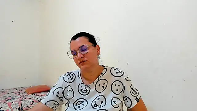 Snapshot of MARILYN_GARCIA chatting on June 20, 7:27 pm MARILYN GARCIA online show from June 20, 7:27 pm