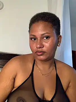 Snapshot of madelltheebony chatting on August 6, 1:40 am madelltheebony online show from August 6, 1:40 am