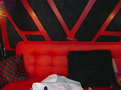 Clhoe-blake online show from August 4, 8:11 pm