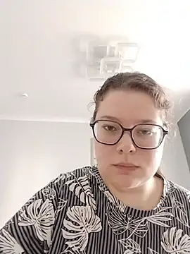 Snapshot of JulieTailor chatting on August 9, 10:53 am JulieTailor online show from August 9, 10:53 am