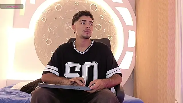 Snapshot of Alejandro_Greco chatting on August 8, 12:35 am Alejandro Greco online show from August 8, 12:35 am
