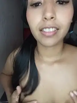 Snapshot of bella_chocolate chatting on August 10, 2:37 am bella chocolate online show from August 10, 2:37 am
