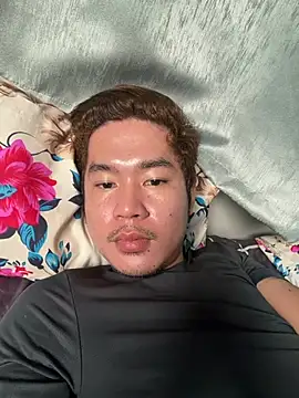 Snapshot of chinito_04 chatting on August 8, 7:54 am chinito 04 online show from August 8, 7:54 am