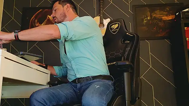 ChrisKox online show from March 11, 5:27 am