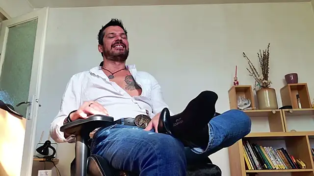 ChrisKox online show from April 23, 6:14 am