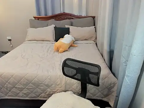 LegendaryNicole online show from March 17, 1:36 pm