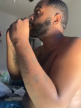 Snapshot of BigHunchoDick chatting on February 27, 8:53 pm BigHunchoDick online show from February 27, 8:53 pm