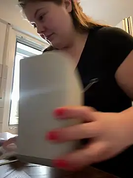 Snapshot of BootyLola chatting on December 8, 11:14 am BootyLola online show from December 8, 11:14 am