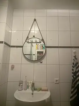 Snapshot of BootyLola chatting on December 9, 9:39 am BootyLola online show from December 9, 9:39 am