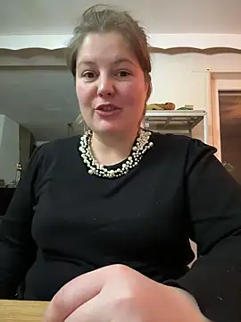 Snapshot of BootyLola chatting on December 17, 5:58 pm BootyLola online show from December 17, 5:58 pm