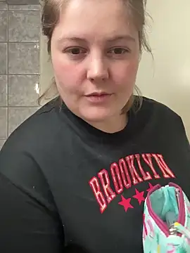 Snapshot of BootyLola chatting on February 10, 2:37 pm BootyLola online show from February 10, 2:37 pm