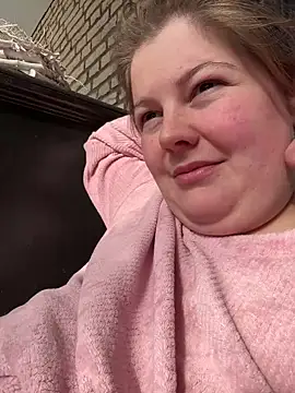 Snapshot of BootyLola chatting on March 9, 9:35 am BootyLola online show from March 9, 9:35 am