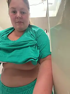 Snapshot of BootyLola chatting on June 21, 9:12 am BootyLola online show from June 21, 9:12 am
