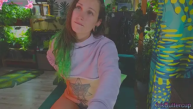 Snapshot of Dead_Butterfly chatting on September 9, 3:39 am Dead Butterfly online show from September 9, 3:39 am