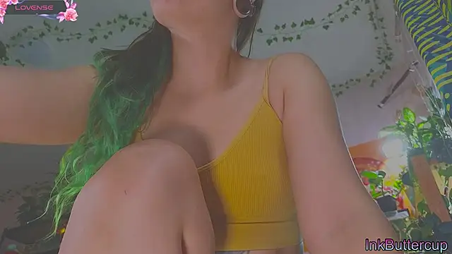 Snapshot of Dead_Butterfly chatting on September 28, 3:45 am Dead Butterfly online show from September 28, 3:45 am