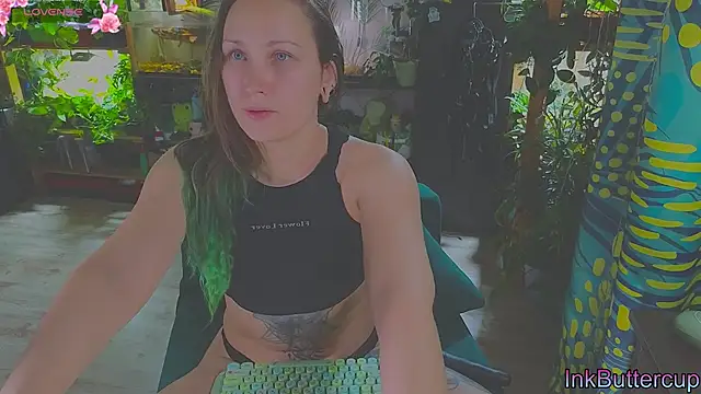 Snapshot of Dead_Butterfly chatting on October 1, 3:01 am Dead Butterfly online show from October 1, 3:01 am