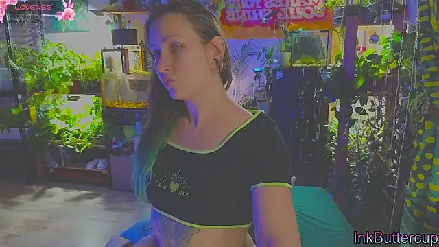 Snapshot of Dead_Butterfly chatting on October 12, 2:54 am Dead Butterfly online show from October 12, 2:54 am