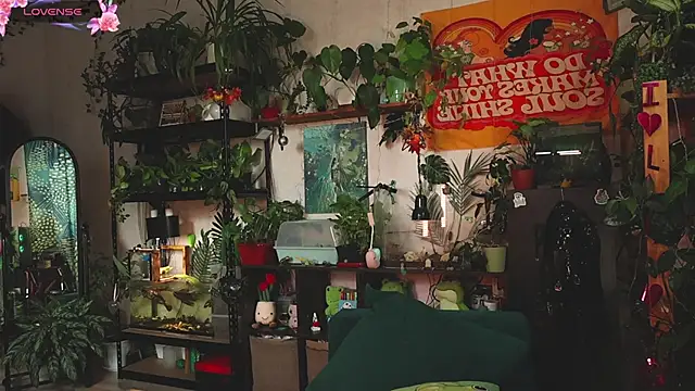 Snapshot of Dead_Butterfly chatting on October 28, 10:41 am Dead Butterfly online show from October 28, 10:41 am