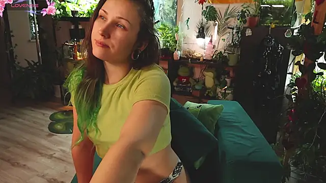 Snapshot of Dead_Butterfly chatting on October 30, 3:41 am Dead Butterfly online show from October 30, 3:41 am