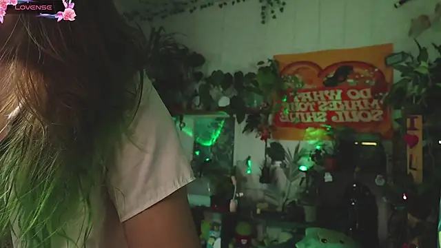 Snapshot of Dead_Butterfly chatting on November 2, 4:26 am Dead Butterfly online show from November 2, 4:26 am