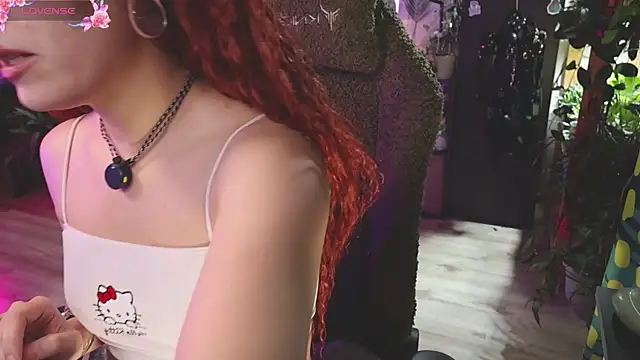 Snapshot of Dead_Butterfly chatting on November 15, 3:37 am Dead Butterfly online show from November 15, 3:37 am