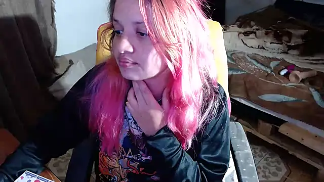 Snapshot of kattydirtylol chatting on December 10, 12:50 am kattydirtylol online show from December 10, 12:50 am