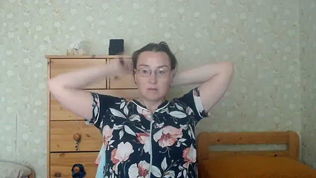 Snapshot of Smart_Rose chatting on June 20, 4:37 am Smart Rose online show from June 20, 4:37 am