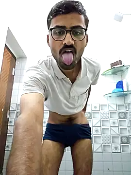 Snapshot of krishna8035 chatting on September 29, 4:28 am krishna8035 online show from September 29, 4:28 am