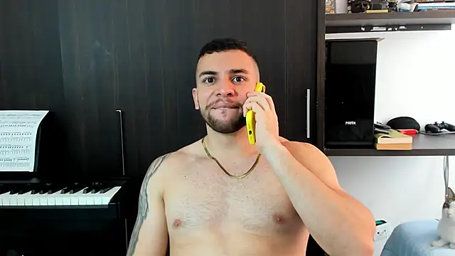 Snapshot of logan_smith chatting on February 3, 3:38 pm logan smith online show from February 3, 3:38 pm