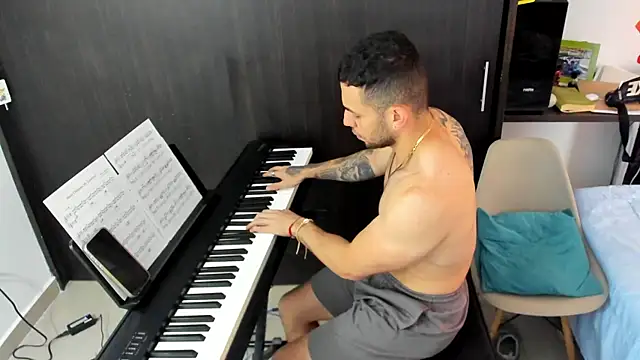 logan smith online show from December 18, 12:33 pm