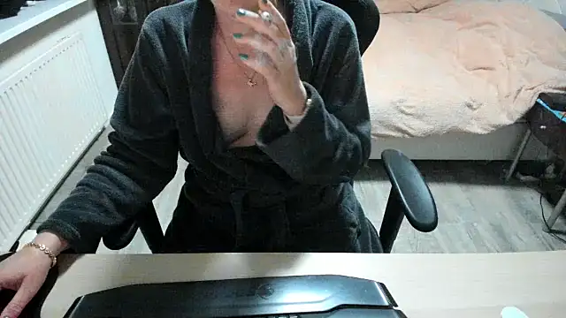 minoesje37 online show from March 15, 8:32 pm