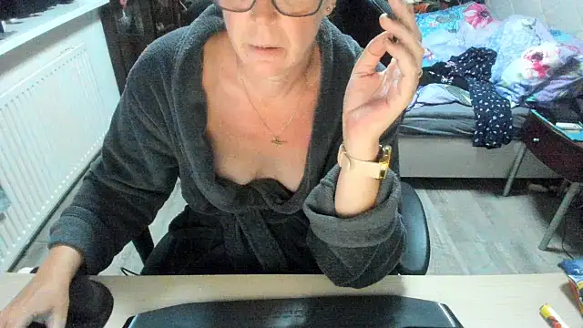 minoesje37 online show from September 30, 7:30 pm