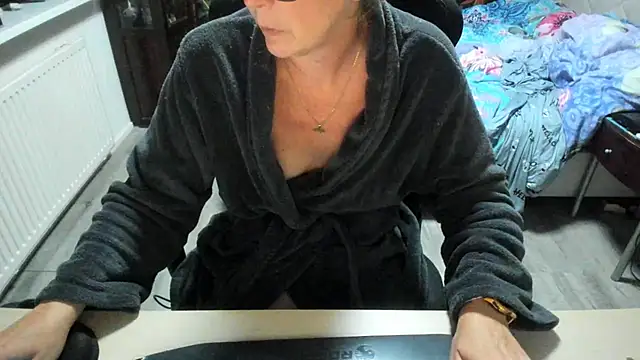 minoesje37 online show from October 2, 7:21 pm