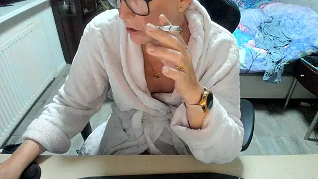 minoesje37 online show from October 5, 6:50 pm