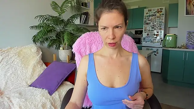 Snapshot of ChristinaGlory chatting on May 17, 8:55 am ChristinaGlory online show from May 17, 8:55 am