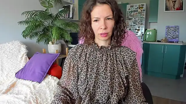 Snapshot of ChristinaGlory chatting on June 4, 7:25 am ChristinaGlory online show from June 4, 7:25 am