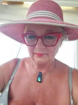 MucMilf59 online show from July 4, 10:21 am